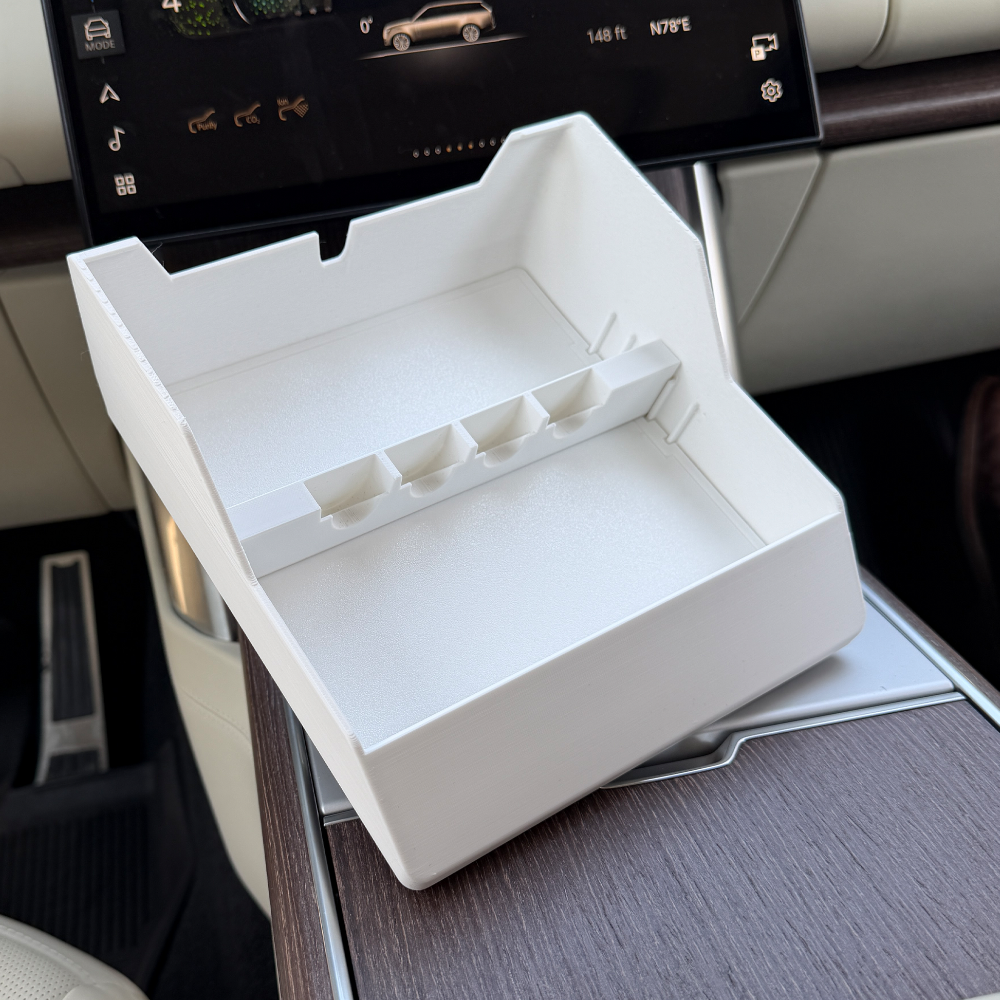 Empty organizer tray on the Range Rover console with the divider in place