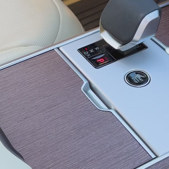 Video: The hidden storage organizer under the cupholders of a 2023-2027 Range Rover